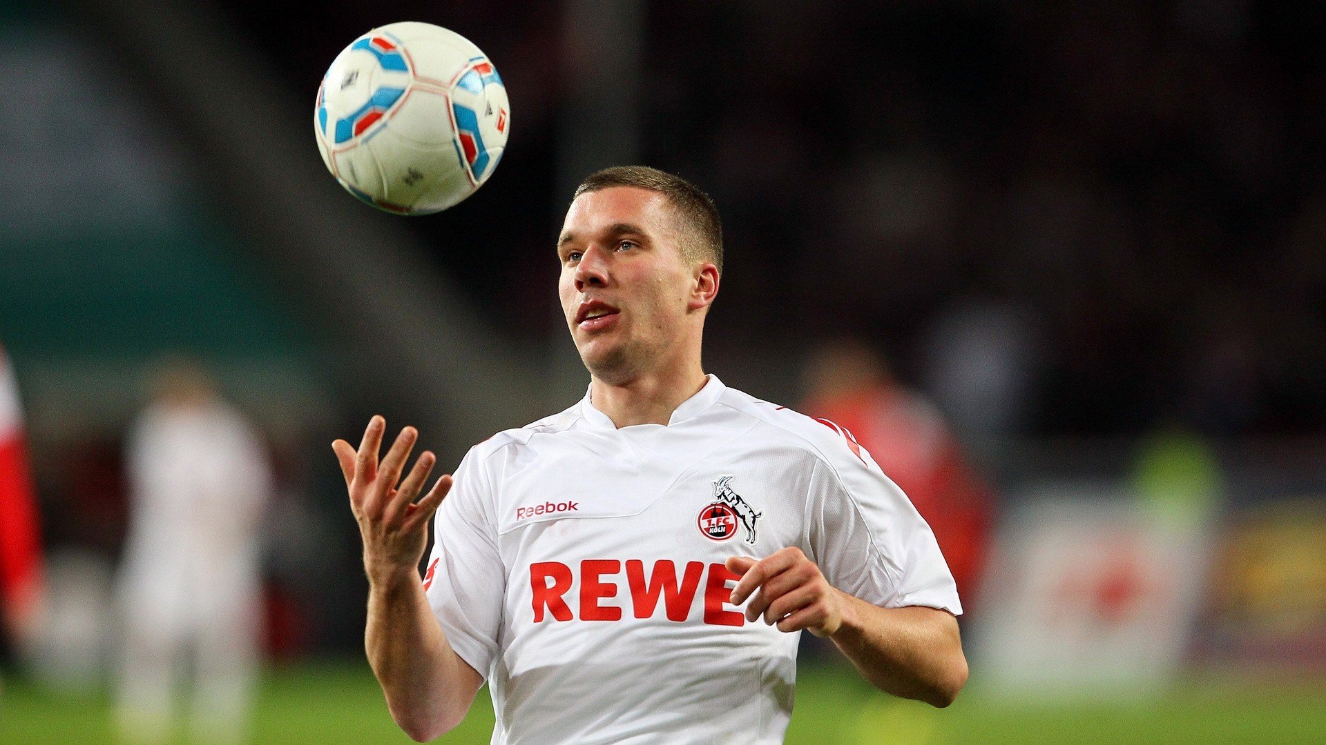 德国男子110米栏选手在预赛中表现出色，晋级半决赛，德国百米运动员