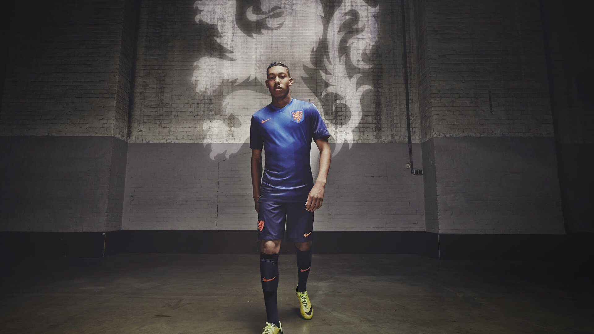 球场上的“科技范”：最新装备如何提升比赛体验，球场装备哥是什么意思