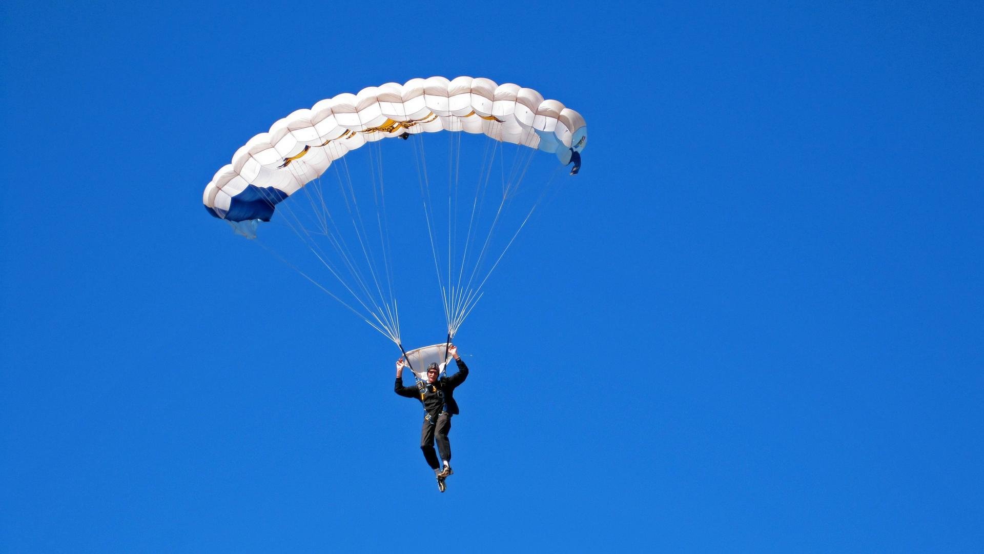 西班牙反曲弓选拔赛中，安德烈斯·特米尼奥和埃莉亚·卡纳莱斯表现出色